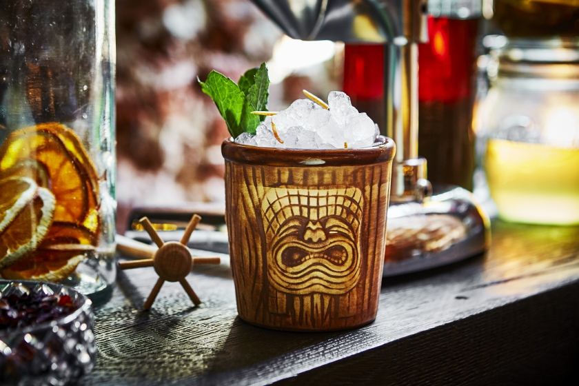 Almond-Tiki-Maison-ScoufflaireCocktails-Hortense3549-© Alexandre-Bibaut