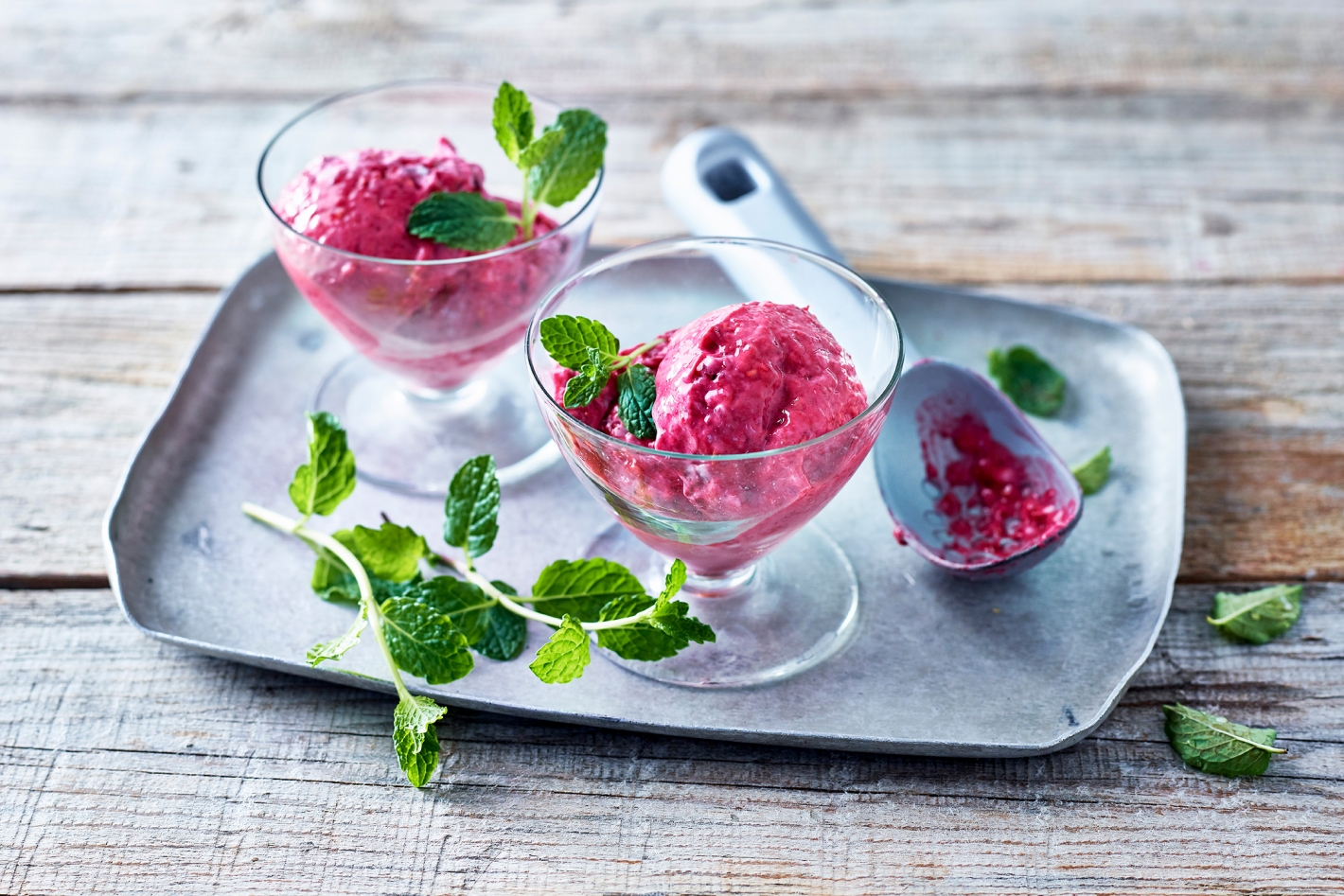 Glace-framboise-minute-Danone49815©-Alexandre-Bibaut